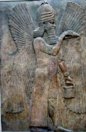 Anunnaki alato con quelli che sembrano orologi e stivali 